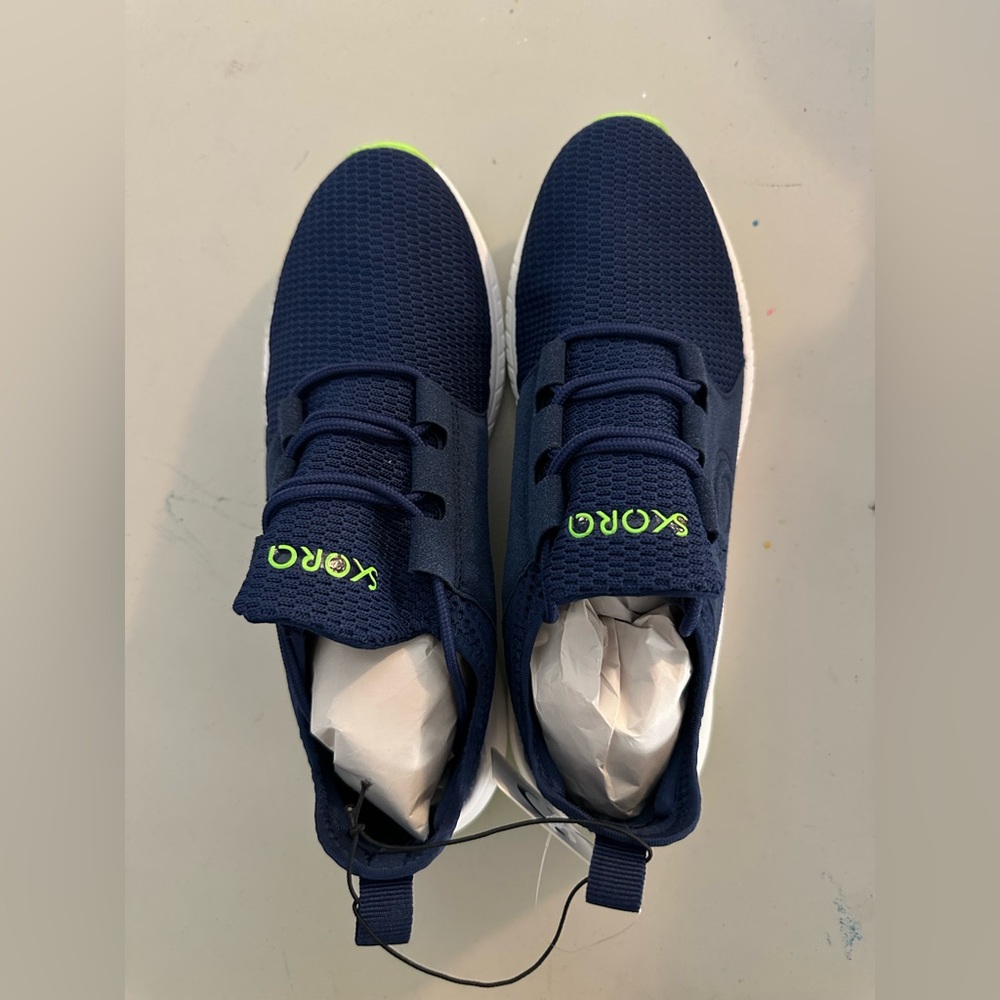 SKORA osatur men’s 8 running shoe- new